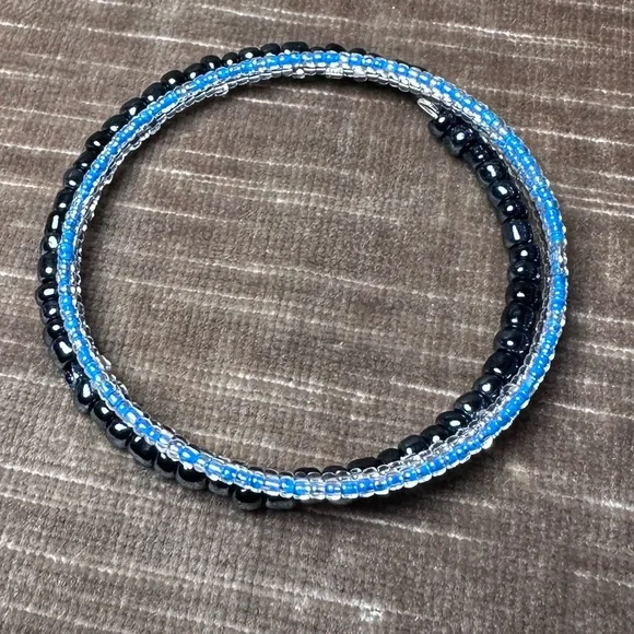 Layered black and blue bracelet handmade memory wire one size fits most - Picture 5 of 5